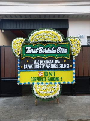 Papan Bunga Duka di Taniwel Timur
