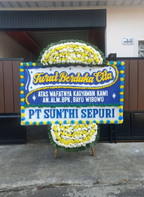 Papan Bunga Duka di Taniwel Timur