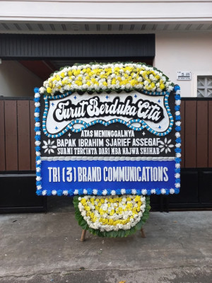 Papan Bunga Duka di Taniwel Timur